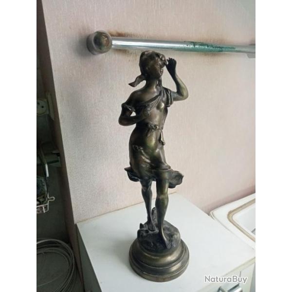 statuette du XIXme en bronze hauteur 46 cm 3,32 kg