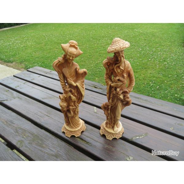 Ancienne paire de statuette asiatique en rsine couleur ivoire reprsetant un couple ASIE(Vers 1970)