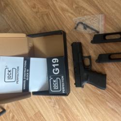 Glock 19 cybergun gaz cal 6 mm + 2 chargeurs