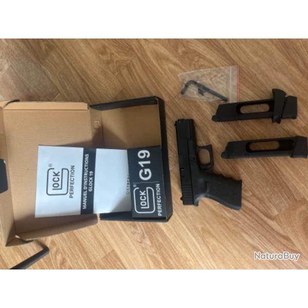 Glock 19 cybergun gaz cal 6mm + 2 chargeurs