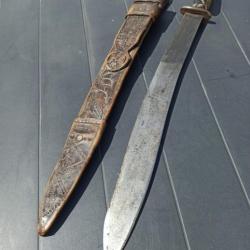 Machette africaine - art ethnique - avec &eacute;tui cuir et poign&eacute;e en corne ouvrag&eacute;e - XIX&eacute;