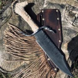 couteau artisanal amérindien bowie / manche bois de cerf sculpté