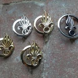 Lot de 5 insignes de béret de la Légion Etrangère superbe état. Petite collection.