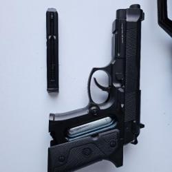 Réplique de poing beretta