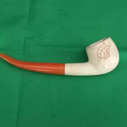 jolie pipe en sculptée en écume de mer