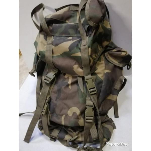 DESTOCKAGE : Sac  dos 65 litres camouflage Woodland ( chasse pche treck randonne commando )