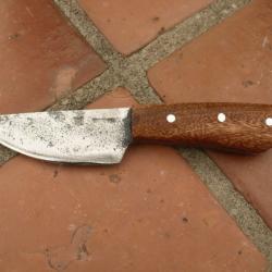 Couteau artisanal forgé lame VICTORIA manche bois de POIVRIER (SHINUS)