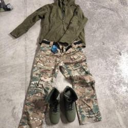 Tenue militaire/camouflage avec chaussures