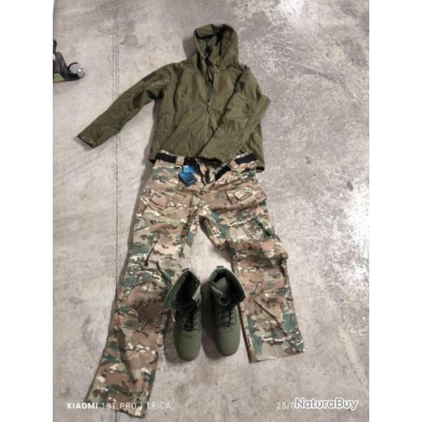 Tenue militaire/camouflage avec chaussures