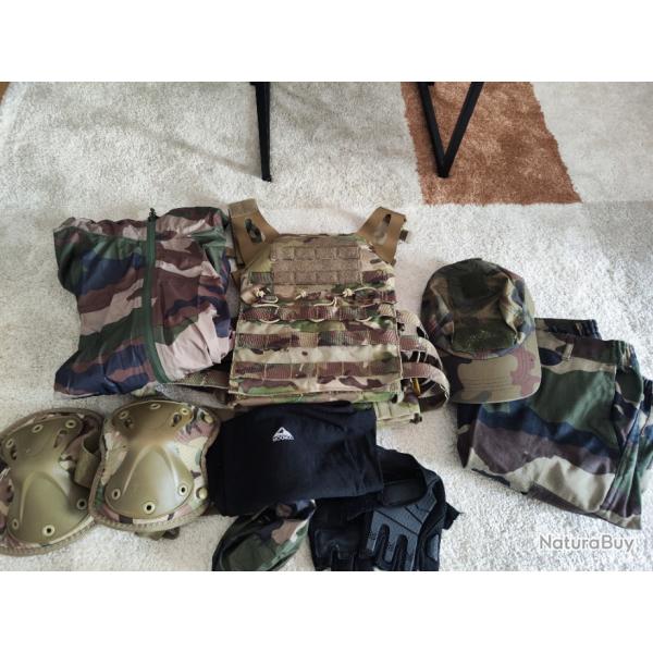 Lot tenue camouflage, protections, porte plaques, spray anti bue...