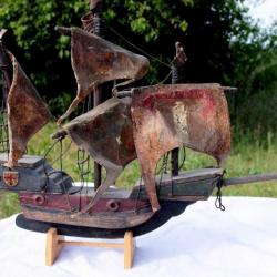 Bateau " La Nina " de l'expédition Christophe Colomb" en bois, toile, peau,metal 30cm