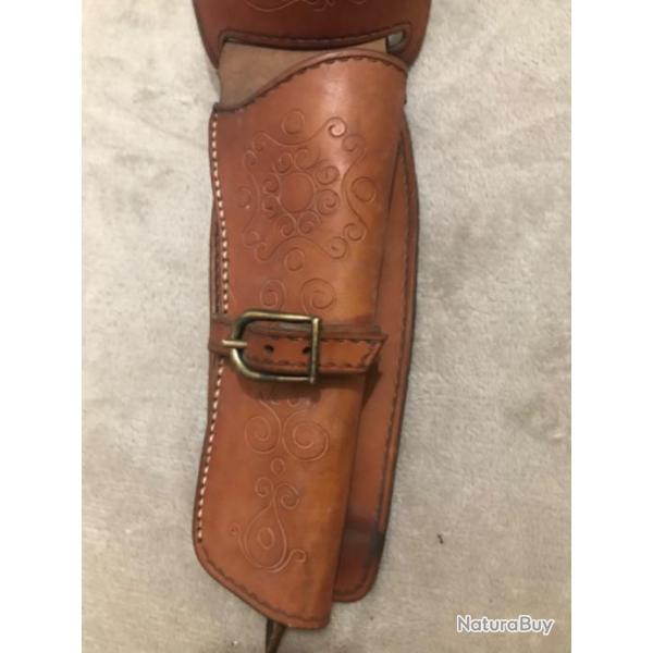 ancienne tui et ceinture en cuir pour revolvers western