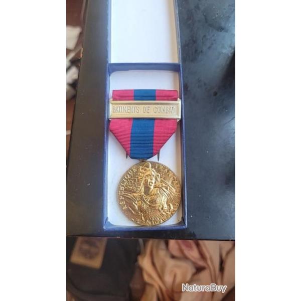 Vente de mdaille militaire du btiment de combat