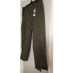 Pantalon anti ronce imperméable club chasse fermeture en bas du pantalon, très confortable.