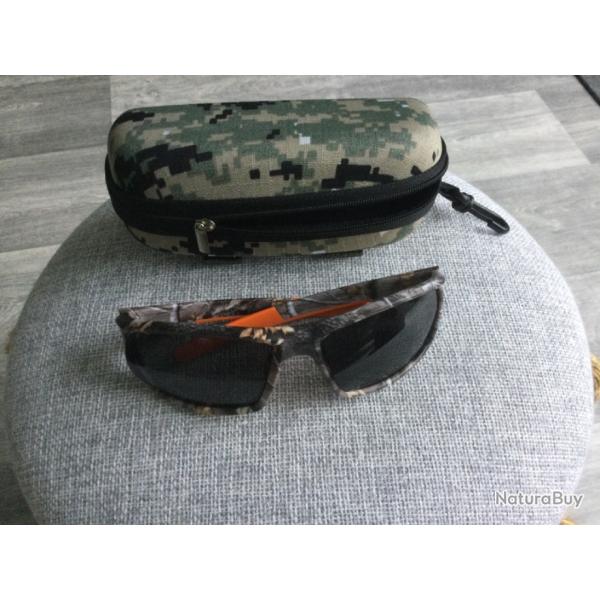 Lunette de soleil + tui camo