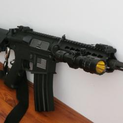 Ensemble M4 AEG avec accessoires et tenue complète