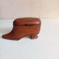 tabatiere a prisé en forme de chaussure en bois ouverture à droite longueur 11,5 cm, art populaire