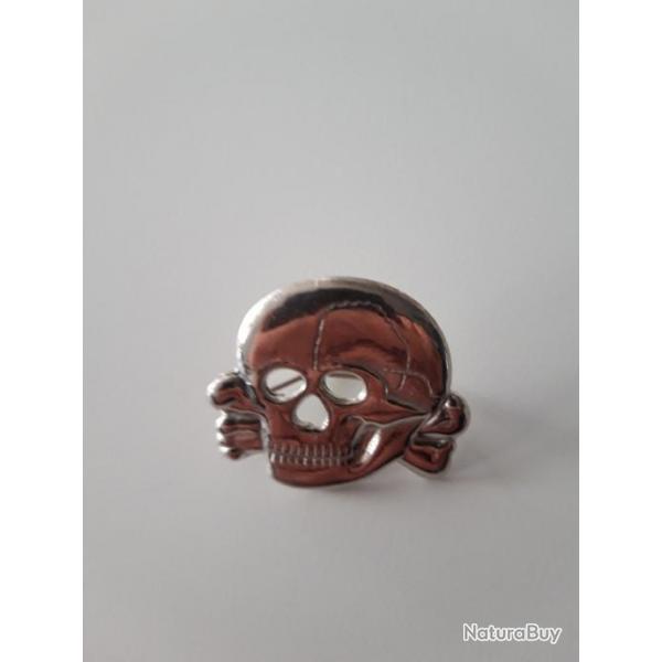 INSIGNE METAL SKULLMODELE 1