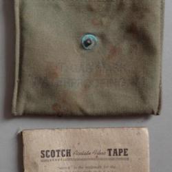 pochette pour kit gaz mask de la première guerre et son contenu de feuilles de protection