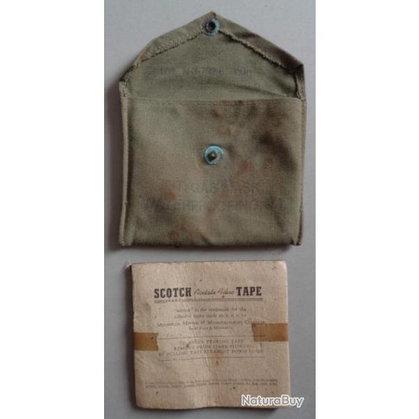 pochette pour kit gaz mask de la premire guerre et son contenu de feuilles de protection