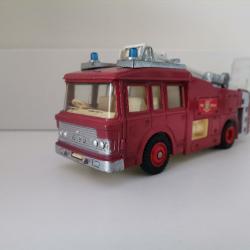 Dinky Toys E.R.F. Fire Tender 266 Made in England échelle et chassis blanc