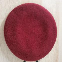 Beau béret rouge Para