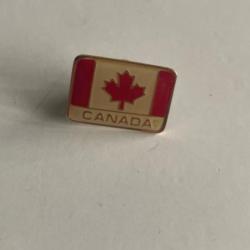 Rare pin's Canada Amérique du Nord vintage rouge émaillé.