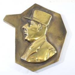 Grande plaque commémorative Général Charles De Gaulle Degaulle. Fonte laitonnée 27cmx25cm Libération