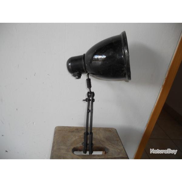 lampe d'atelier , a restaurer marque fabrilux 1930 1940 luminaire noir maill vintage dans son jus