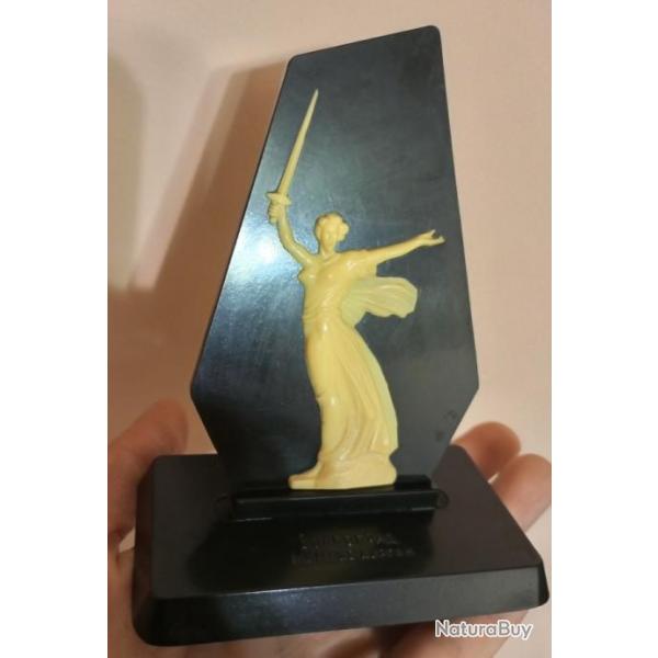 SOUVENIR PETITE STATUETTE EN BAKELITE "MERE PATRIE BATAILLE DE STALINGRAD" URSS CCCP ANNEES 60s