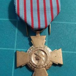 MEDAILLE CROIX DU COMBATTANT, AVEC EPINGLE, FRANCE