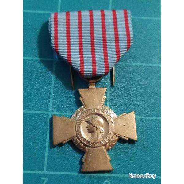 MEDAILLE CROIX DU COMBATTANT, AVEC EPINGLE, FRANCE