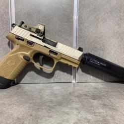 Pistolet FN Herstal Mod 502 FDE Calibre 22 Lr + Point rouge SIGHTMARK + Silencieux A-TEC