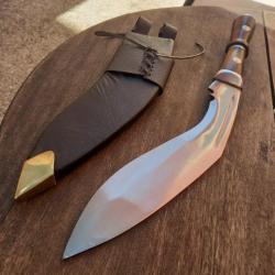 Gros et Lourd Couteau KUUKRI Manche en Bois Fourreau en Cuir