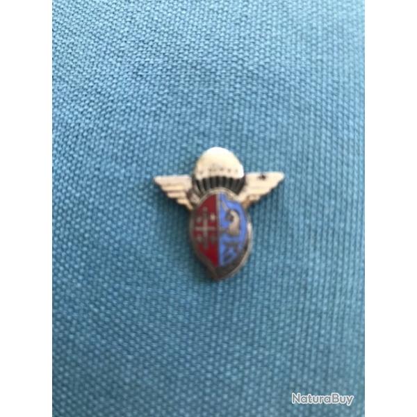 INSIGNE DE BOUTONNIERE (PIN'S) 1ER REGIMENT DE HUSSARDS PARACHUTISTES