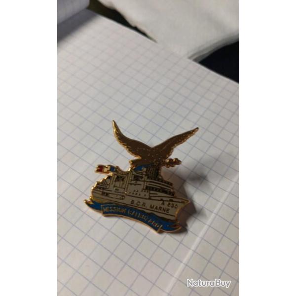 Pin's Bateau militaire mission Balbuzard B.C.R Marine oiseau ref 2712