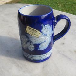 Grande chope a bière/Mug en grès au sel d'Alsace à décor floral sur fond bleu cobalt - (Vers 1950)