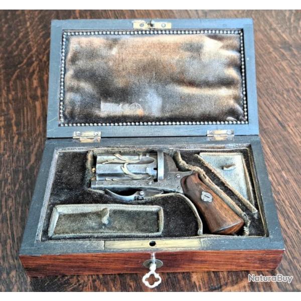 Pepperbox revolver with case