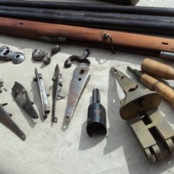 LOT ( canons , platines , crosses , et divers pieces ...fusil poudre noire )