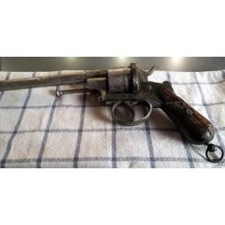 Revolver à broche type lefaucheux modèle 1858 d'officier  français guerre 1870/14/18