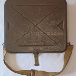 Boite masque à gaz Allemand pour véhicule 1942 WW2