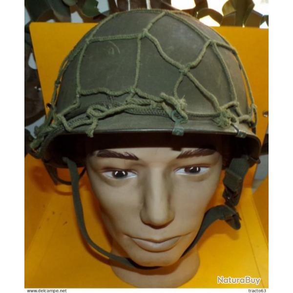 CASQUE LOURD MILITAIRE DE L'ARMEE DE LA REPUBLIQUE FEDERALE D'ALLEMAGNE AVEC FILET DE CAMOUFLAGE ,