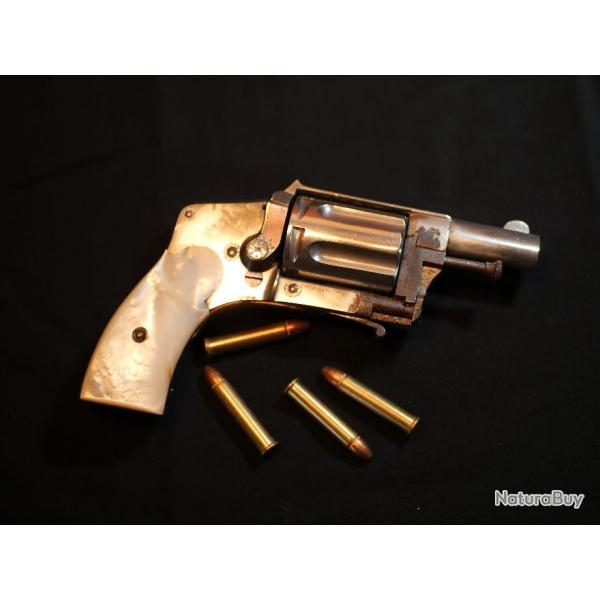 Revolver nickel DD.OURY plaquettes nacre Chobert Arquebusier  Paris en cal 5,5 mm XIX HER24REV002