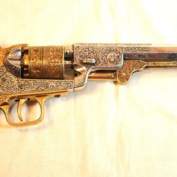 WESTERN - Revolver DENIX Colt Navy 1851 barillet à scènes navires et plaquettes bois ref EBR24NAV002