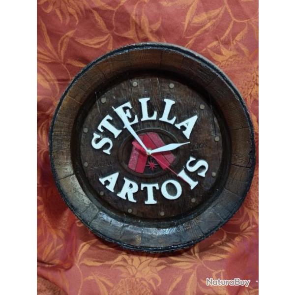pendule murale  en forme de tonneau objet publicitaire Stella Artois  en plastique