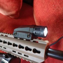 Lampe Tactique pour fusil ou arme courte avec rail picatinny