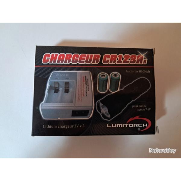 Chargeur de batteries CR123A