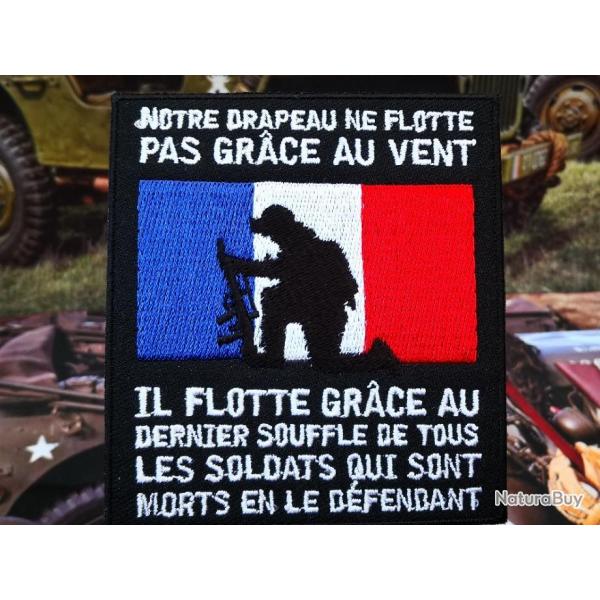 Notre Drapeau ne flotte pas grce au vent ...... Hauteur : 90 mm Largeur : 80 mm