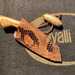 Superbe Petit couteau  à  dépecer USA étui reptile couteau de cou.
