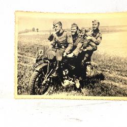 Ancienne Photo Authentique 4 Soldats Allemand sur Moto ww2 + note à l'arrière